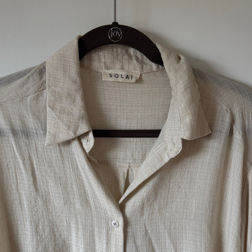 Solai the label button down